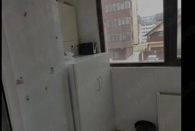 Garsonieră decomandată în Roșu - 3