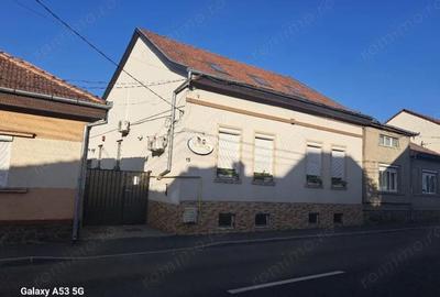 Casă cu 3 camere cu Teren 400 Mp în Ultracentral