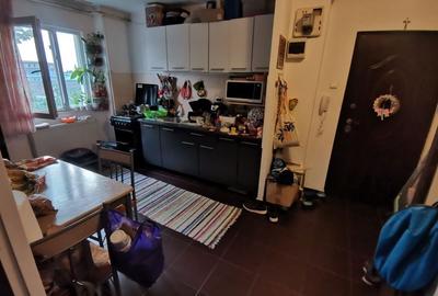 Apartament cu 2 camere semidecomandat în Cetății