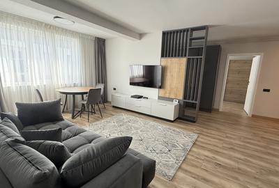 Apartament cu 4 camere semidecomandat, mobilat în Vest