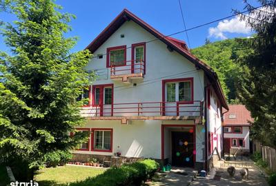 Casă cu 9 camere cu Teren 675 Mp în Central - 3