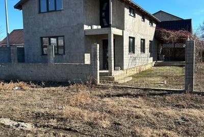 Casă cu 4 camere cu Teren 244 Mp în Chercea