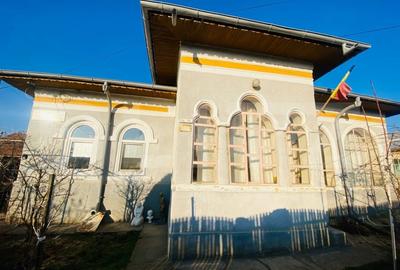 Casă individuală cu 4 camere cu Teren 2753 Mp în Exterior Est