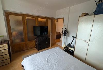 Apartament cu 4 camere semidecomandat în Brâncoveanu