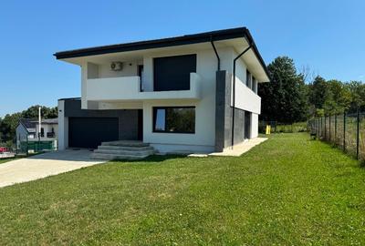 Casă modernă la marginea pădurii - 1