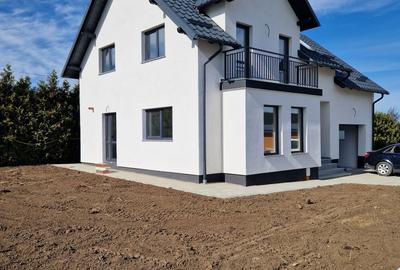 Casă cu 4 camere în Ipotești - 1