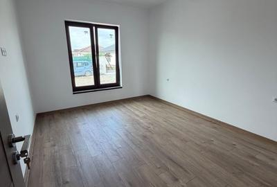 Casă cu 3 camere în Sântandrei