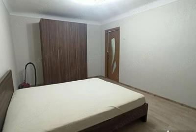 Garsonieră decomandată în Titan