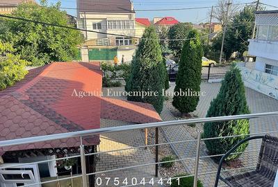 Casă individuală cu 12 camere în Exterior Vest