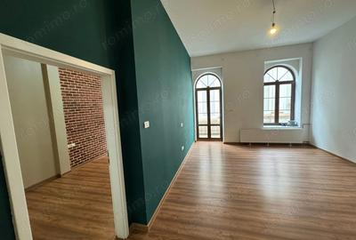 Spațiu comercial, de 55 mp, în P-ța Unirii - 9