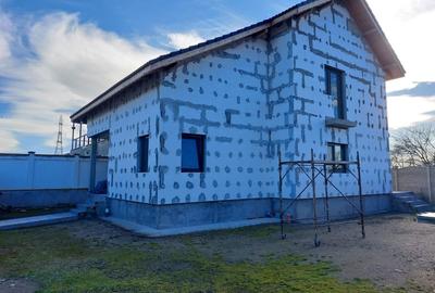 Casă cu 4 camere în Șișești - 3