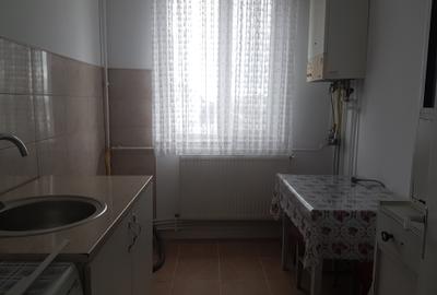 Apartament doua camere, decomandat, balcon mare, CT, sud estic, beci, lift nou - 2
