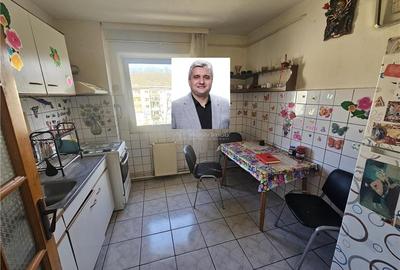 Apartament cu 3 camere decomandat, mobilat în Micro II - 1