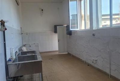 Spațiu comercial, de 750 mp, în Zona Industrială - 18