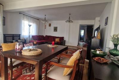 Vila 5 Camere Teren 550 MP 2 Garaje 8 Locuri de Parcare Pretabil Gradinita - 1