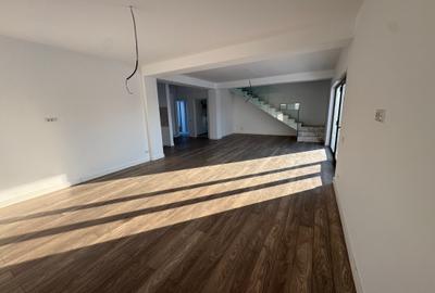 Casă individuală cu 4 camere cu Canalizare în Tunari - 11