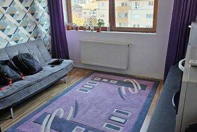 Apartament cu 3 camere decomandat în Soarelui - 2