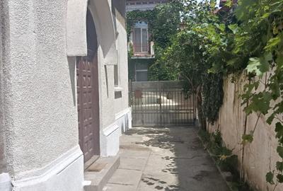 Casă de vânzare – 5 camere într-o vilă interbelică, 125 mp Casă de vânzare – 5 camere într-o vilă interbelică, 125 mp - 2