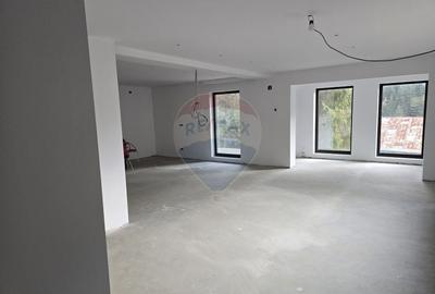 Casă cu 7 camere cu Teren 1096 Mp în Central - 3
