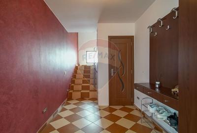 Casă cu 7 camere cu Garaj în Central - 22