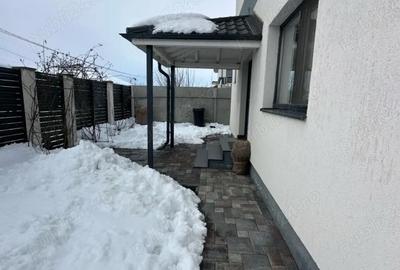 Casă cu Teren 485 Mp în Săbăreni - 2