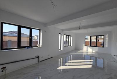 Vila individuala - 5 camere  - 3 bai- dressing - beci - scari din lemn masiv - 4