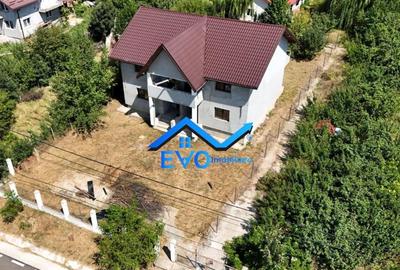 Casă cu 6 camere cu Teren 640 Mp în Ciurbești