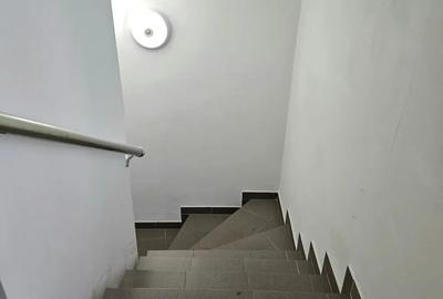 Apartament cu 3 camere decomandat în Tractorul - 4