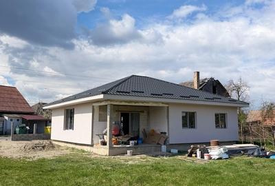 Casă cu 3 camere în Petrești - 1