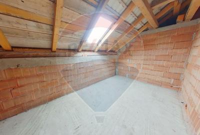 Casă cu 5 camere cu Teren 2688 Mp în Piatra - 9