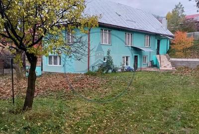 Casă cu 5 camere cu Teren 1000 Mp în Central