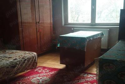 De vanzare apartament cu 3 camere in zona Soarelui decomandat etaj 3 langa Scoala Generala 30 - 3