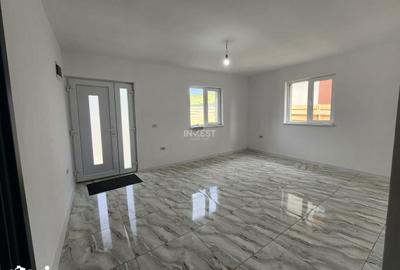 Casă cu 4 camere cu Teren 570 Mp în Tomești - 1