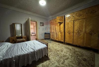 Casă cu 3 camere cu Teren 730 Mp în Central - 2