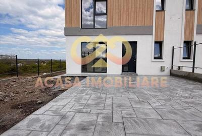 Casă cu 4 camere decomandat în Bârnova