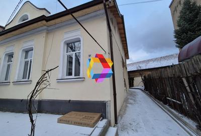 Casă individuală cu 10 camere cu Canalizare în Central - 3