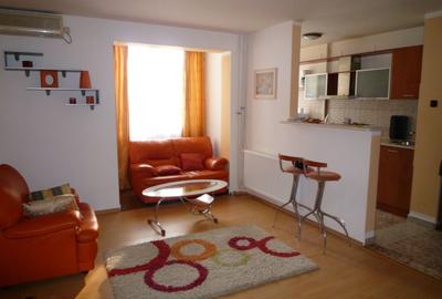 Apartament cu 2 camere, mobilat în Universitate - 1