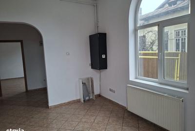 Casă cu 4 camere cu Teren 234 Mp în Central - 9