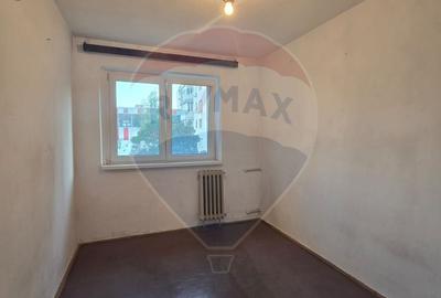 DE VANZARE Apartament cu 4 camere in zona 1 DECEMBRIE 1918 - 9
