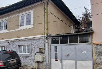 Resita Casa la Pret de Apartament,Parter, Etj 1 si Pod, Zona - 8