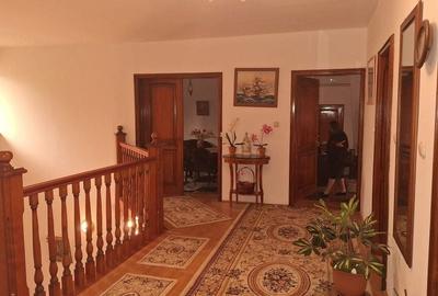 Casă cu 4 camere decomandat în Central - 3