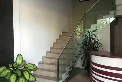 Închiriere / Vânzare – Clădire impecabilă birouri + depozit – Bd. Metalurgiei - 2