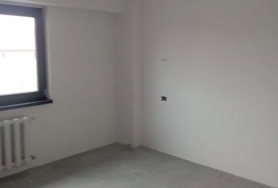 Apartament cu 3 camere decomandat în Traian - 7