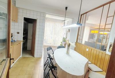 Apartament cu 4 camere decomandat, mobilat în Centrul Civic - 1
