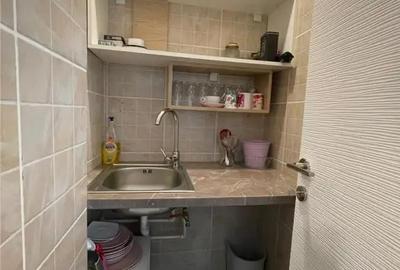 Spațiu comercial, de 28 mp, în Central - 4