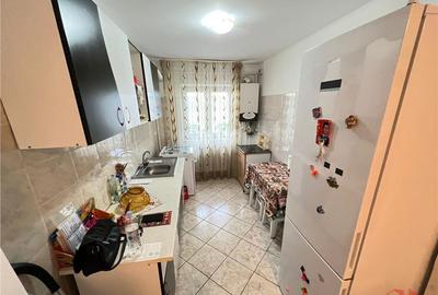 Apartament 2 camere, hol patrat, logie balcon, zona Razboi