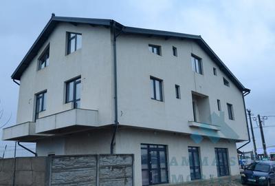 Casă individuală cu 9 camere cu Teren 300 Mp în Frumușani - 1