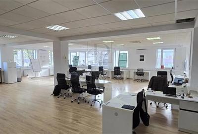 Spațiu comercial situat ?ntr-o zonă cu trafic intens, ideal pentru div - 1