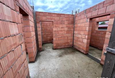 Vand casa in construc?ie macea - 2