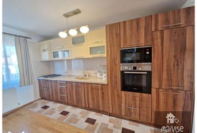 Casă cu 5 camere cu Canalizare în Florilor - 6